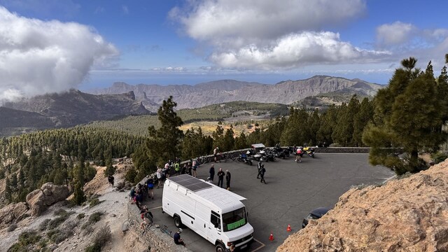Widok z Pico de las Nieves — Tenerife w tle